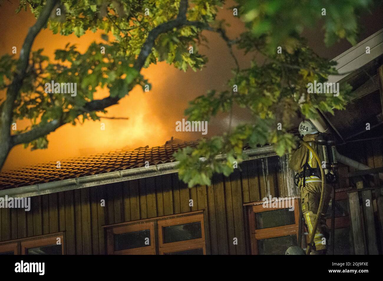 ONSALA 2015-10-18 Firefighters are working to battle a fire at the Furulid School in Kungsbacka south of Goteborg, Sweden, October 18, 2015. The former school was undergoing construction work to house 170 asylum seekers and was empty at the time of the fire. The fire was the third this week in Sweden that has affected houses or shelters that were supposed to house asylum seekers. The Swedish Police Department of National Operations (NOA) Sunday recommended the police districts in the country to increase surveillance around asylum housings. Photo: Bjorn Larsson Rosvall / TT / Kod 9200 Stock Photo