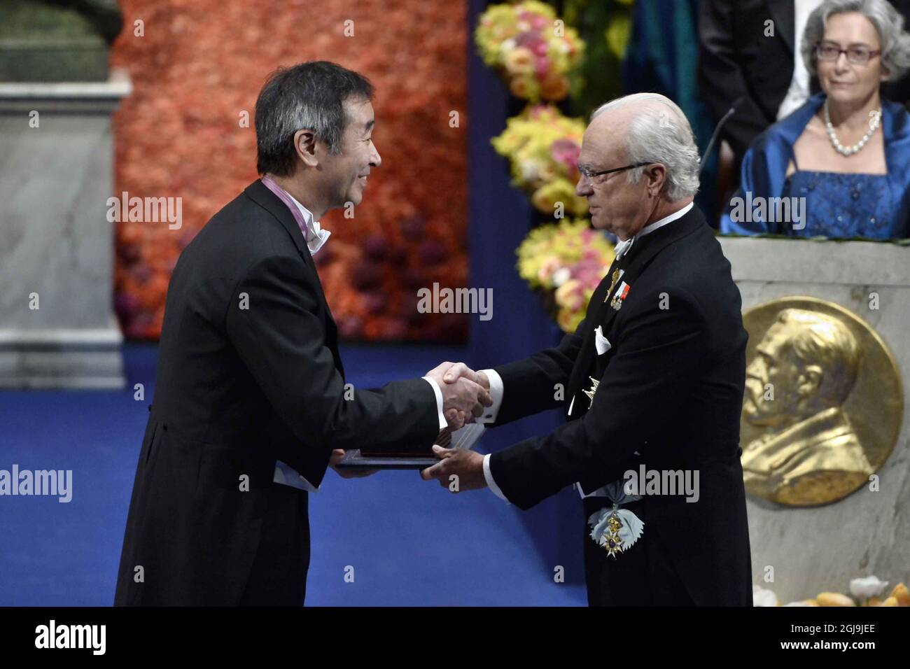 STOCKHOLM 2015-12-10 Professor Takaaki Kajita of the University of Tokyo, Kashiwa, Japan, receives the Nobel Physics prize from King Carl Gustaf of Sweden during the Nobel award ceremony in the Concert Hall in Stockholm, Sweden, December 10, 2015 Foto: Claudio Bresciani / TT / Kod 10090 Stock Photo