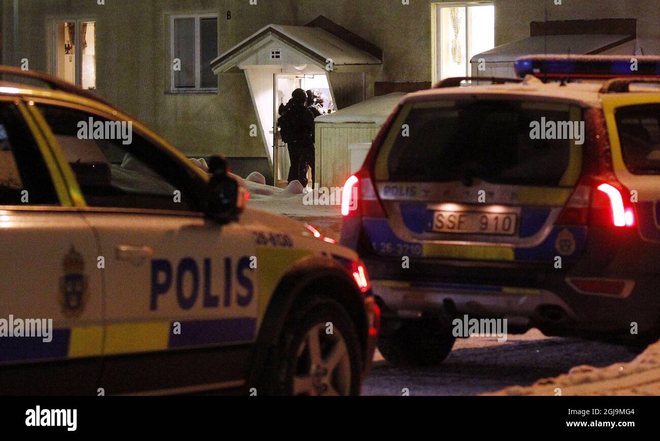 LJUSNE 2016-02-13 Heavily armed police prepares to enter an asylum center in Ljusne in northern Sweden February 13, 2016 after a deadly stabbing. One person was killed in the stabbing and three sent to hospital with unknown injuries. Photo: Pernilla Wahlman / TT / kod: 9203  Stock Photo