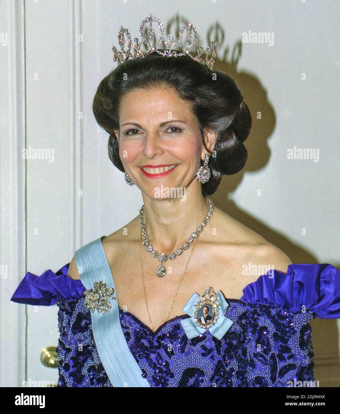 STOCKHOLM 1993-12 * For Your Files* Queen Silvia of Sweden is seen posing for the camera before a Royal banquet at the Royal Palace in Stockholm, Sweden, December, 1993. Foto Leif Blom / TT-Bild code 50080  Stock Photo