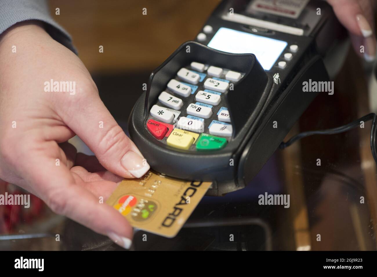 ENKOPING 20160310 A card terminal in a retail store Foto: Fredrik ...