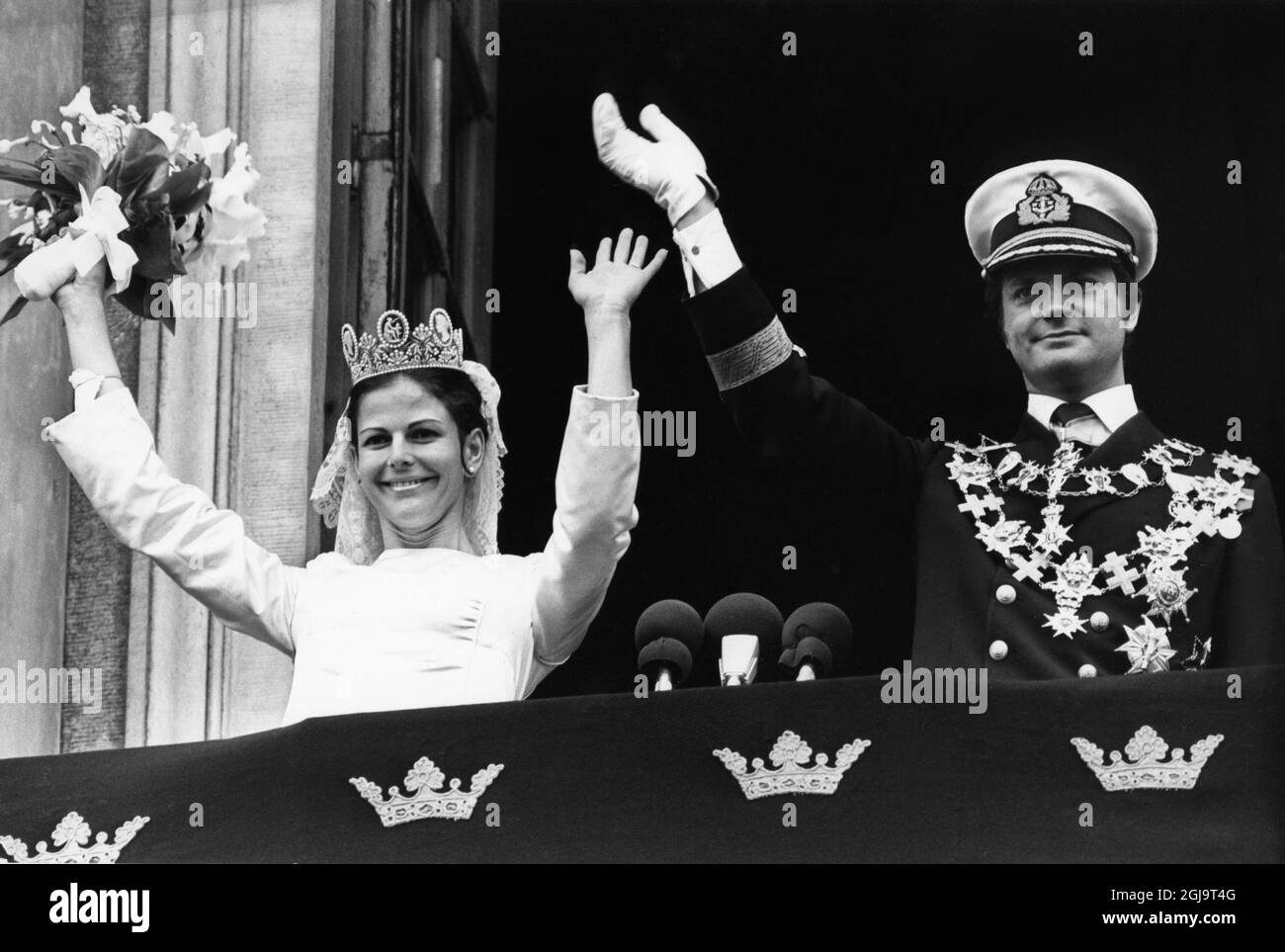 TT-helg-brollop Kronprinsessan Victoria valde samma brollopsdatum som sina  foraldrar - den 19 juni. Ar 1976 trangdes folkmassorna pa gatorna och  hyllade Sveriges nya drottning. Nu 34 ar senare ar det dags for
