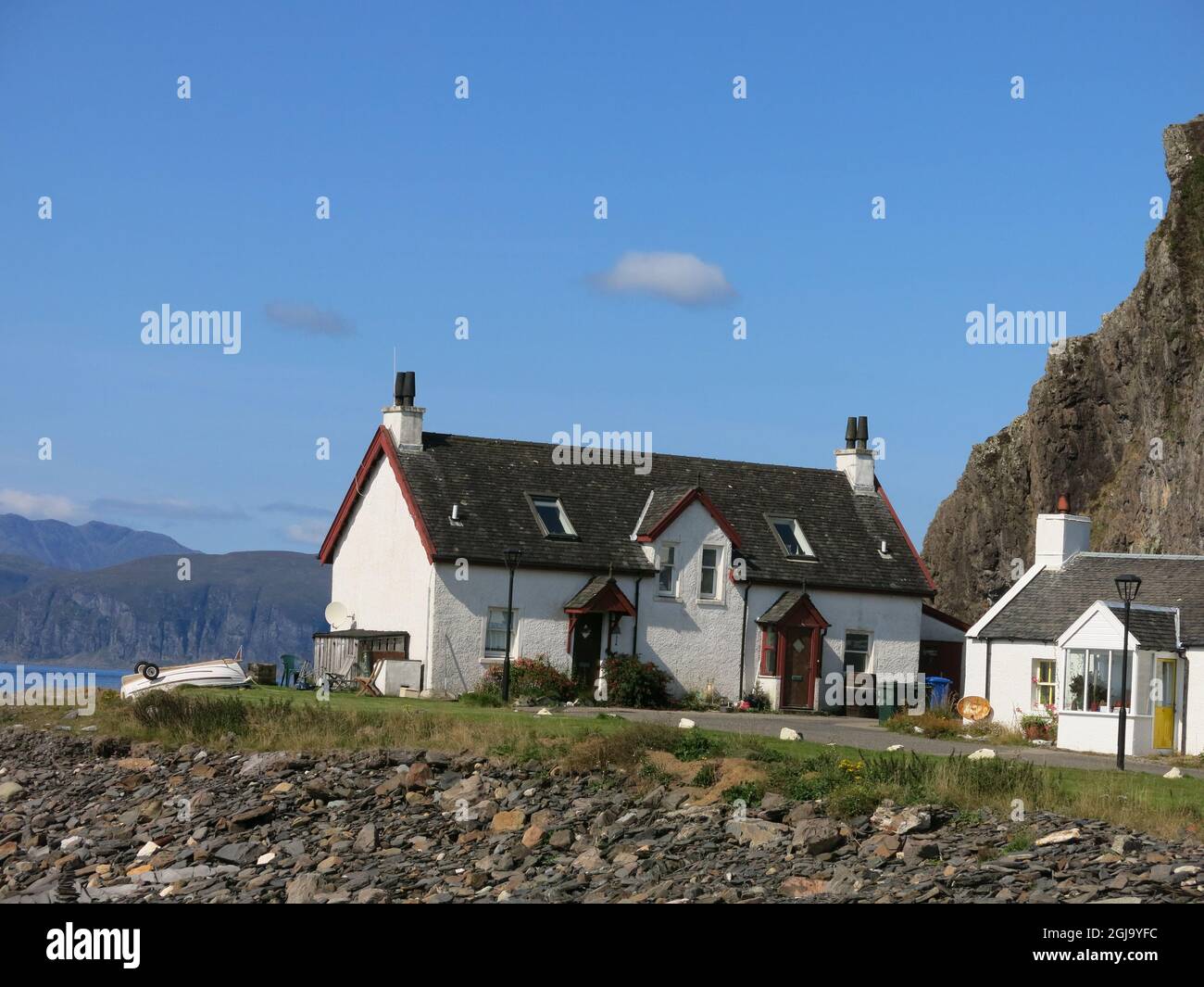 Cottage ellenabeich on isle seil hires stock photography and images