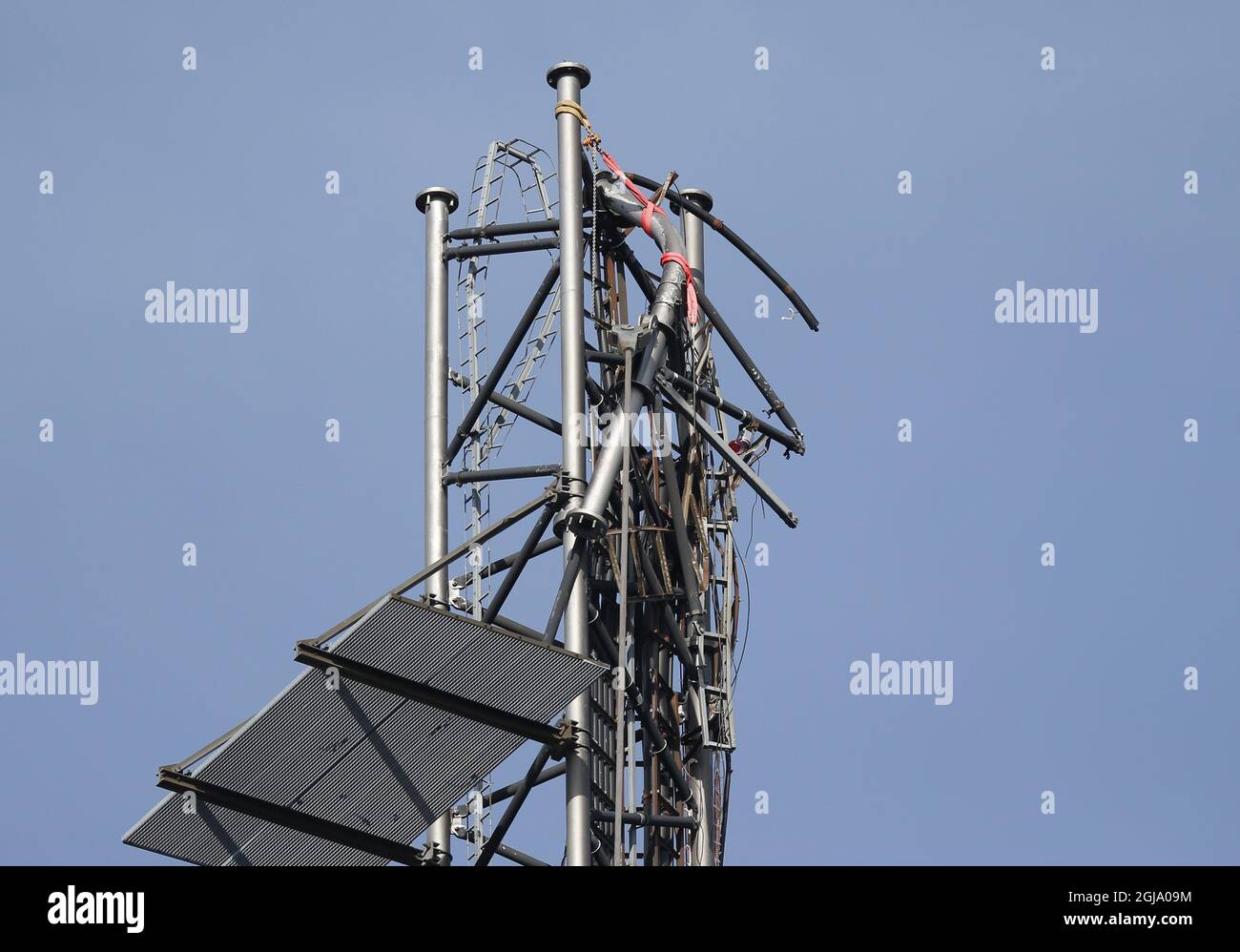 BORAS 20160516 The broken top of the still standing part of the 332 meters high telecom mast outside Boras in western Sweden is seen in a photo taken May 17, 2016. The top 200-metres of the mast collapsed Sunday when one of the masts wire attachment points was sabotaged. Photo: Adam Ihse / TT ** SWEDEN OUT **  Stock Photo