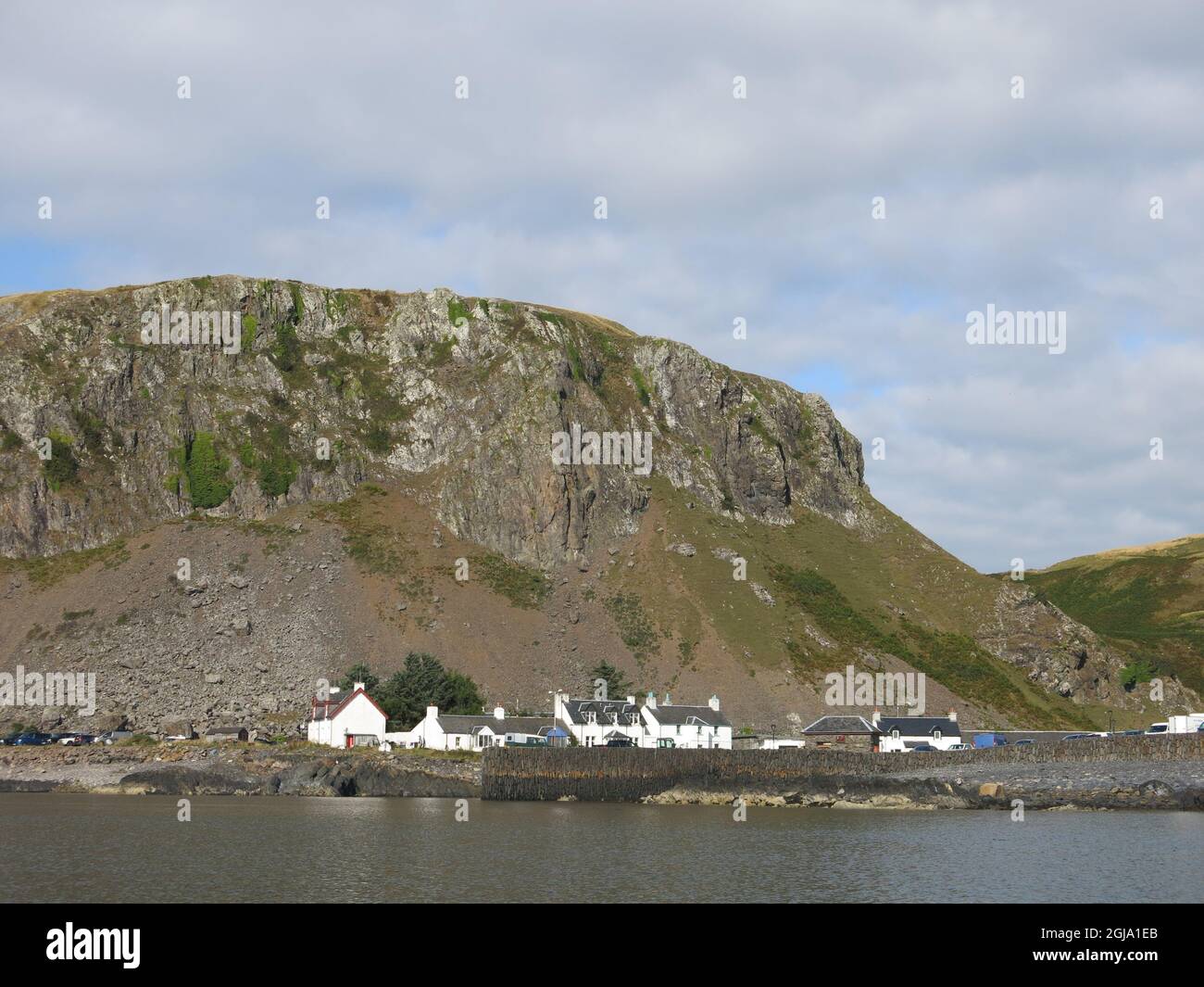 Traditional white washed cottage hi-res stock photography and images ...