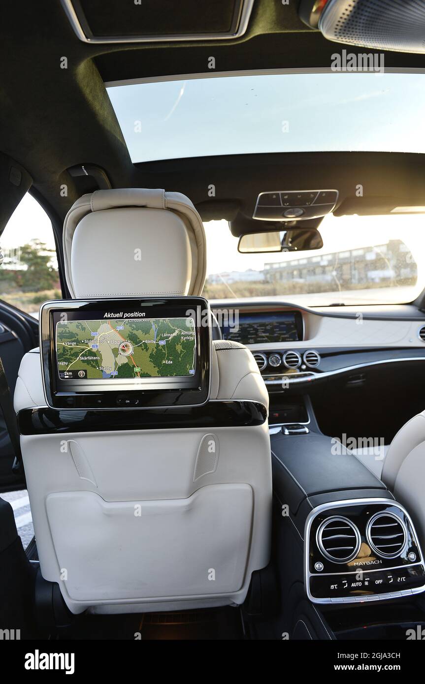 UPPSALA 20151203 MercedesMaybach S 500 4Matic. screens for