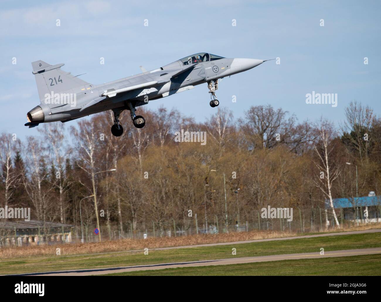 LINKOPING 2016 Swedish airfighter Jas 38 Gripen during a exercise.  military, air force, fighter, attack and reconnaissance aircraft Foto Jeppe  Gustafsson / TT / Kod 71935 Stock Photo - Alamy