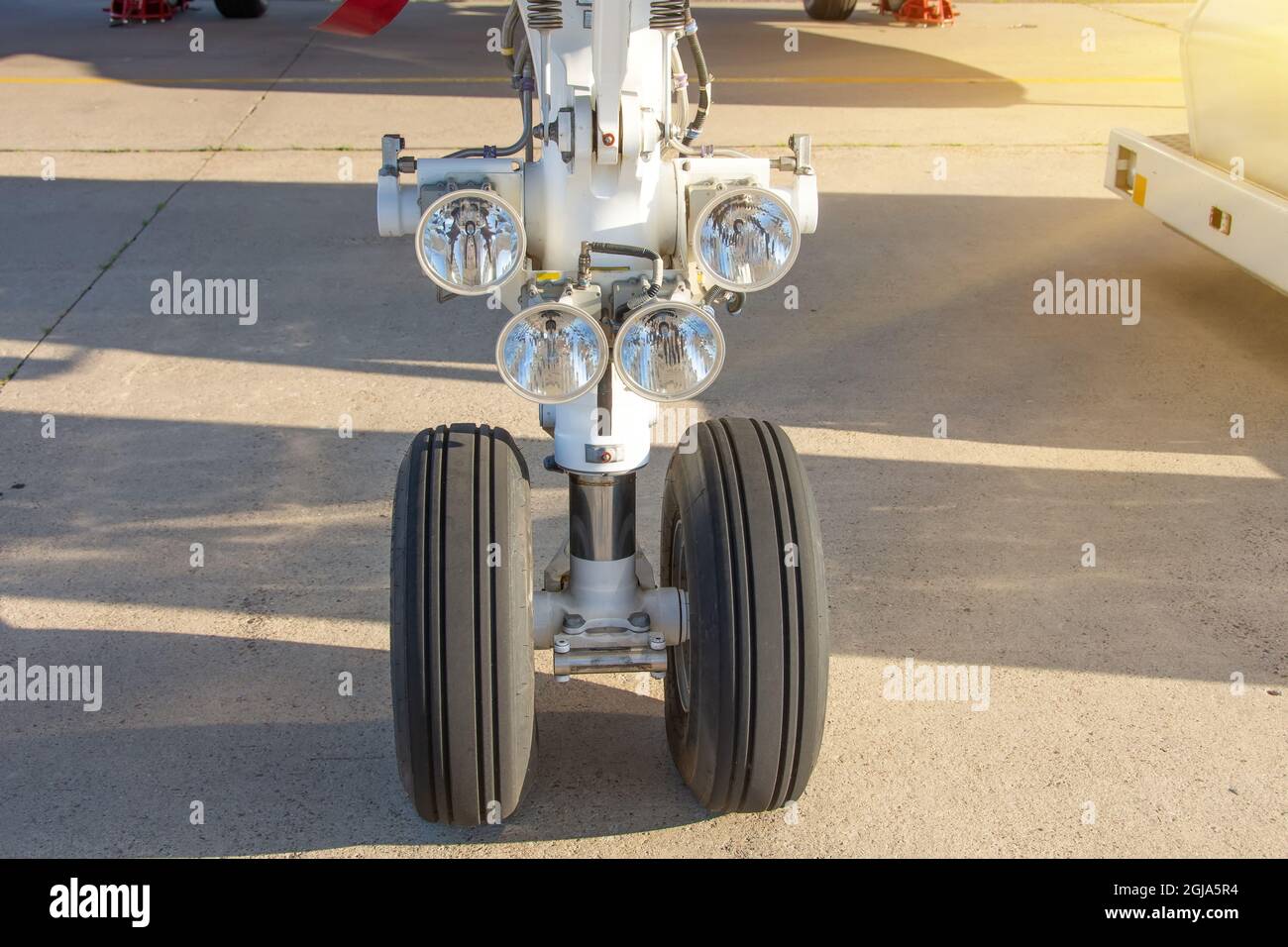 Front landing gear hires stock photography and images Alamy