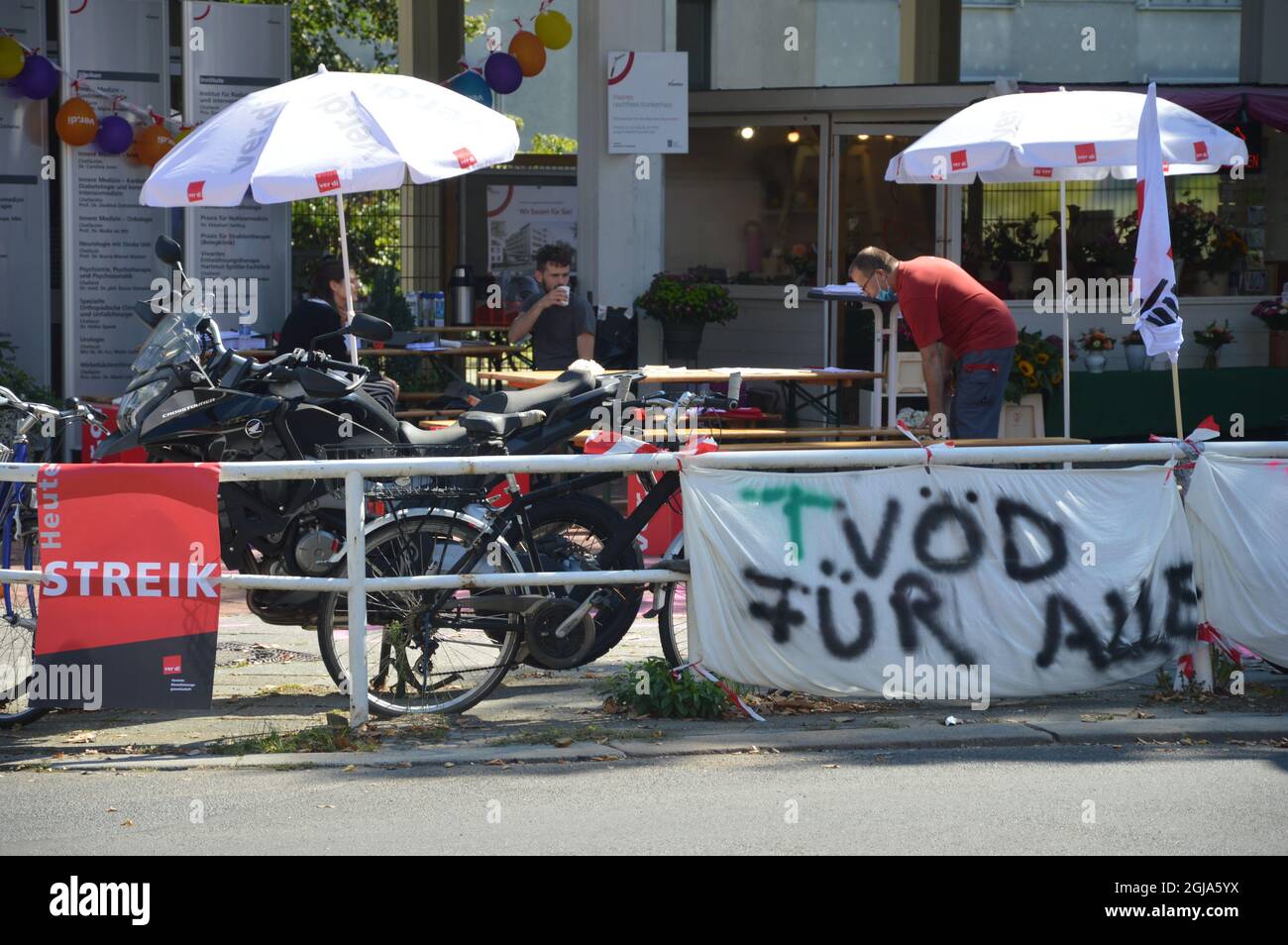 Nursing staff at Berlin´s state-owned Vivantes hospitals on strike - Photos: Vivantes Auguste Viktoria Clinic in Schoeneberg, Berlin, Germany - September 9, 2021. Stock Photo