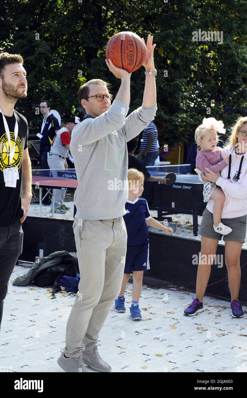 STOCKHOLM 2016-09-11 Swedish Prince Daniel has a go shooting basket ball during the 'Prins Daniels lopp' (Prince Daniel's race), a sports event for children, in the Haga Park in Stockholm, Sweden, on Sept. 11, 2016. Photo: Anders Henrikson / TT / Kod 64645 ** BETALBILD ****  Stock Photo
