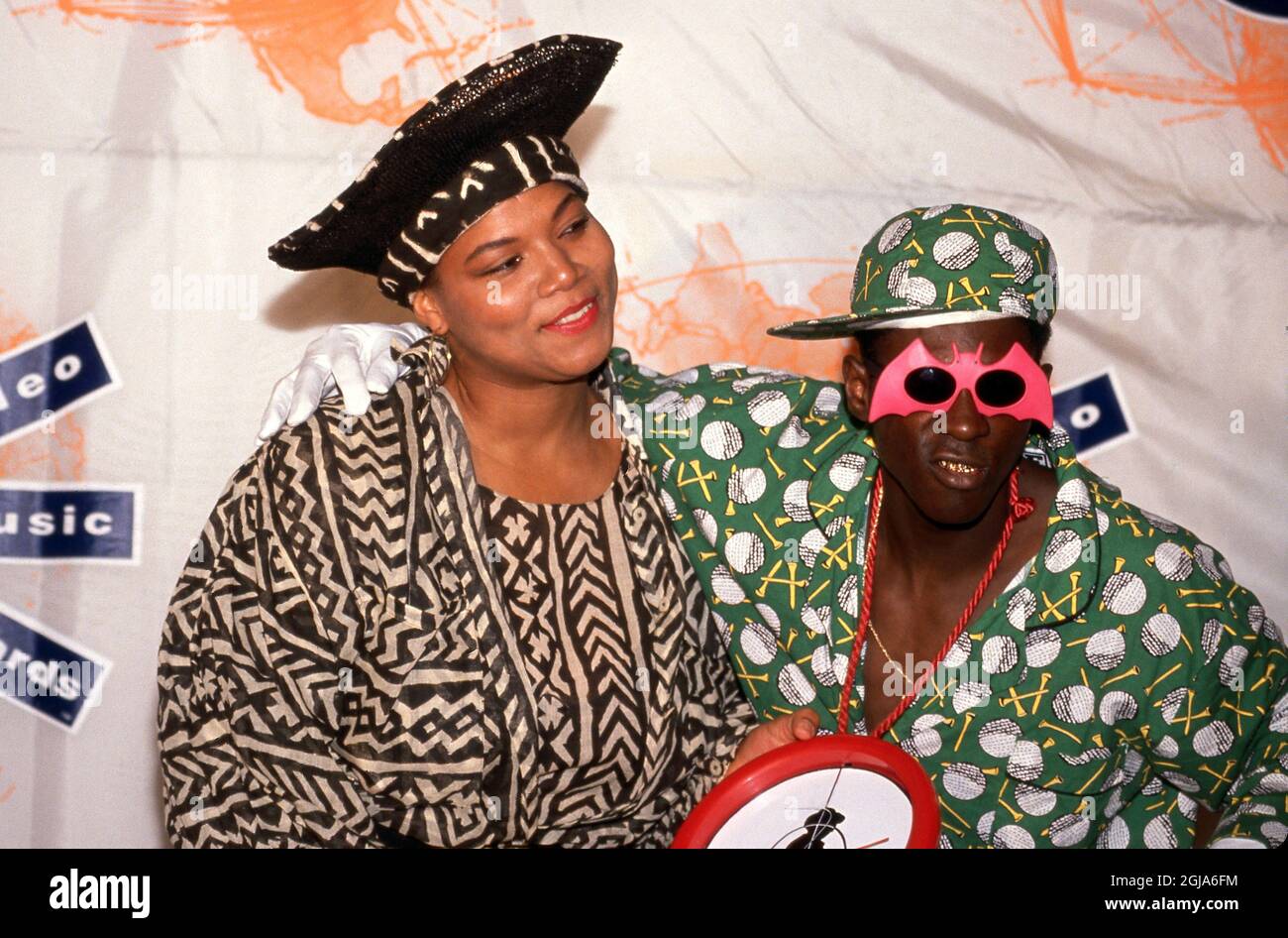 Queen Latifah and Flavor Flav at the 1990 MTV Video Music Awards at in Los Angeles, California September 06, 1990 Credit: Ralph Dominguez/MediaPunch Stock Photo
