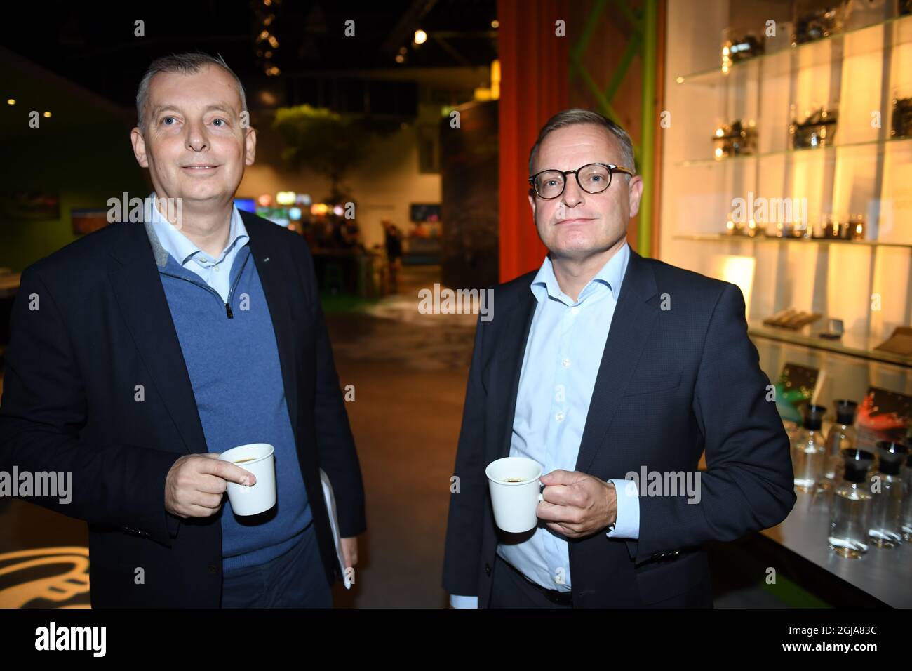 KISTA 20161004 Jan Frykhammar, Ericsson CEO, and Ulf Ewaldsson, Chief Strategy and Technology Officer , during a press meeting at the companyÂ’s head office in Kista, North Stockholm, Sweden, October 4, 2016. Mobile and telecom giant Ericsson is laying off 3000 people in Sweden. Foto: Maja Suslin / TT kod 10300  Stock Photo