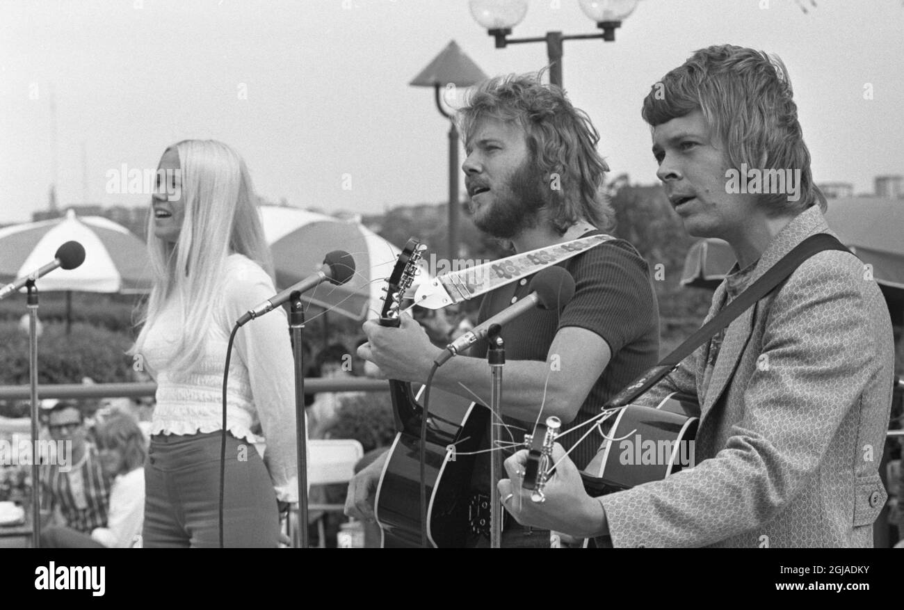 STOCKHOLM 1971-06-25 Agnetha Faltskog, Benny Andersson and Bjorn Ulvaeus are seen perfroming in Stockholm 1971 Photo SVT code 5600  Stock Photo