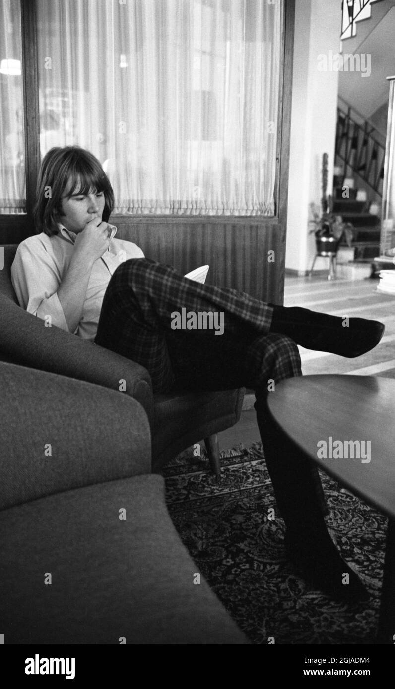 KARLSTAD 19670810 Benny Andersson is seen in a hotel in Karlstad