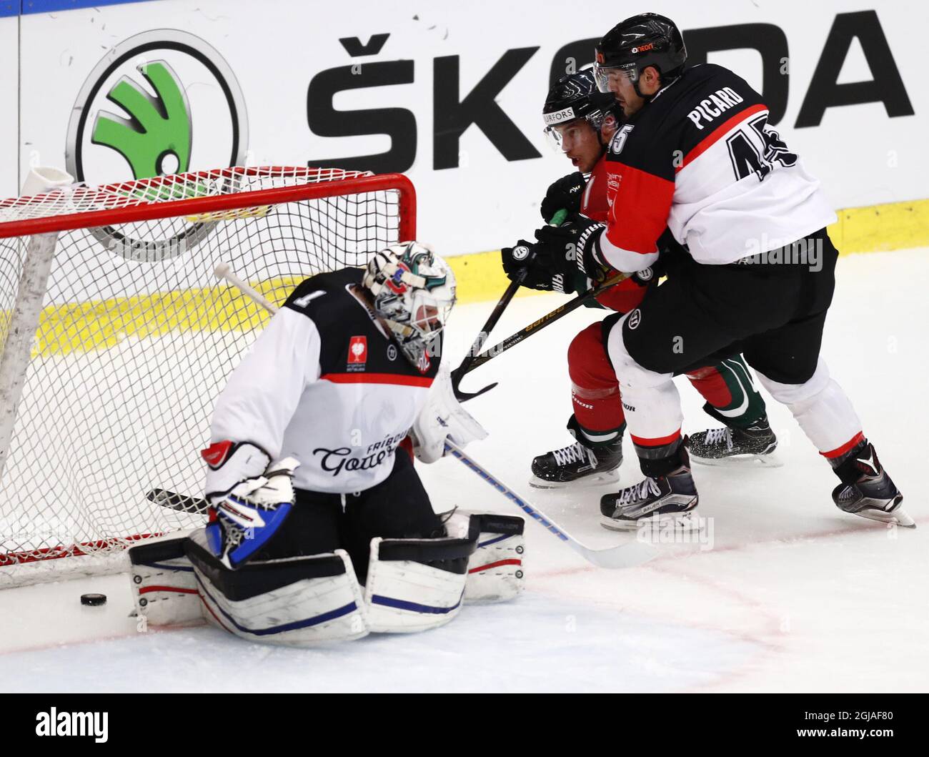 Henrik Tommernes (C) of Frolunda, chased by Alexandre Picard (R) of Fribourg-Gotterons, just scored the 3-1 goal at Fribourg-Gotterons goalkeeper Benjamin Conz (L) during the Champions Hockey League semifinal match between Swedish Frolunda HC and HC Fribourg-Gotteron at Frolundaborgs Isstadion in Gothenburg, Sweden, on Jan. 10, 2017. Photo: Thomas Johansson / TT / code 9200  Stock Photo
