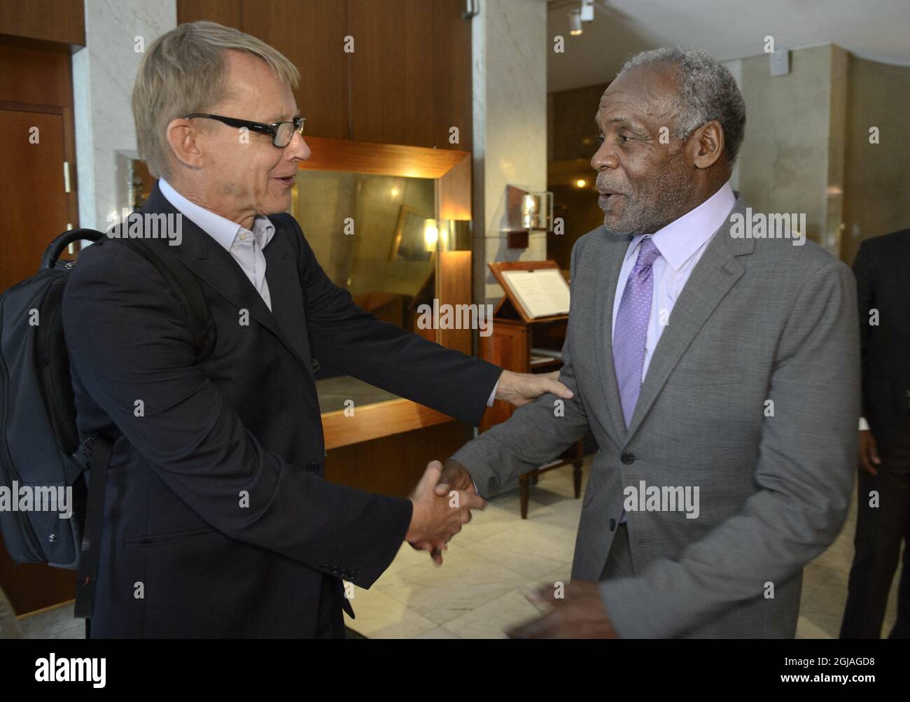 ** Swedish Professor Hans Rosling is dead at 68 ** STOCKHOLM 2015-09-07 Swedish Professor Hans Rosling meets with US actor Danny Glover at a fund raising event for the UNHCR at the Operakallaren restaurant in Stockholm, Sweden, September 7, 2015 Rosling has gone viral with videos criticizing politicians and journalists on the current refugee situation. Danny Clover in known from the 'Lethal Weapon' movies Foto: Henrik Montgomery / TT / kod 10060  Stock Photo