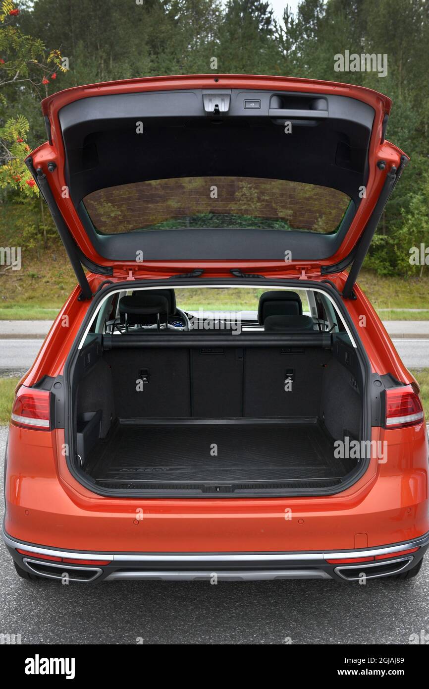 Vw passat alltrack hi-res stock photography and images - Alamy