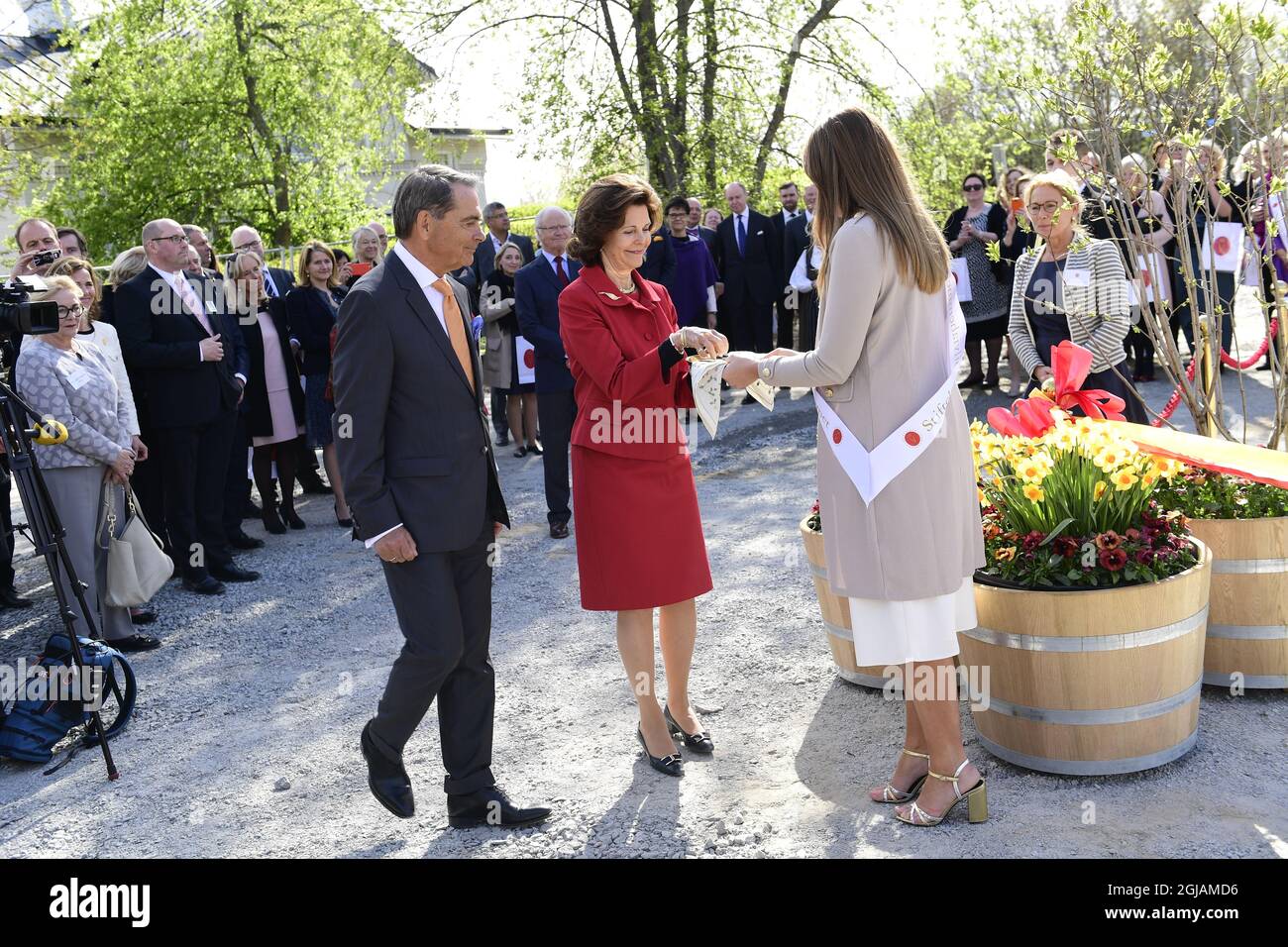 STOCKHOLM 2017-05-13 Sweden's Queen Silvia and Claes Dinkelspiel, left, board member, inaugurate SilviaBo, a new house for persons affected by dementia and their families, built by the non profit foundation Silviahemmet, founded in 1996. The apartments are adapted especially for people with dementia and their next-of-kin. Photo: Maja Suslin / TT kod 10300  Stock Photo