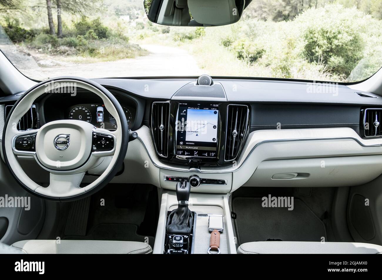 Volvo XC60 dashboard, display, steering wheel Foto Magnus Hjalmarson