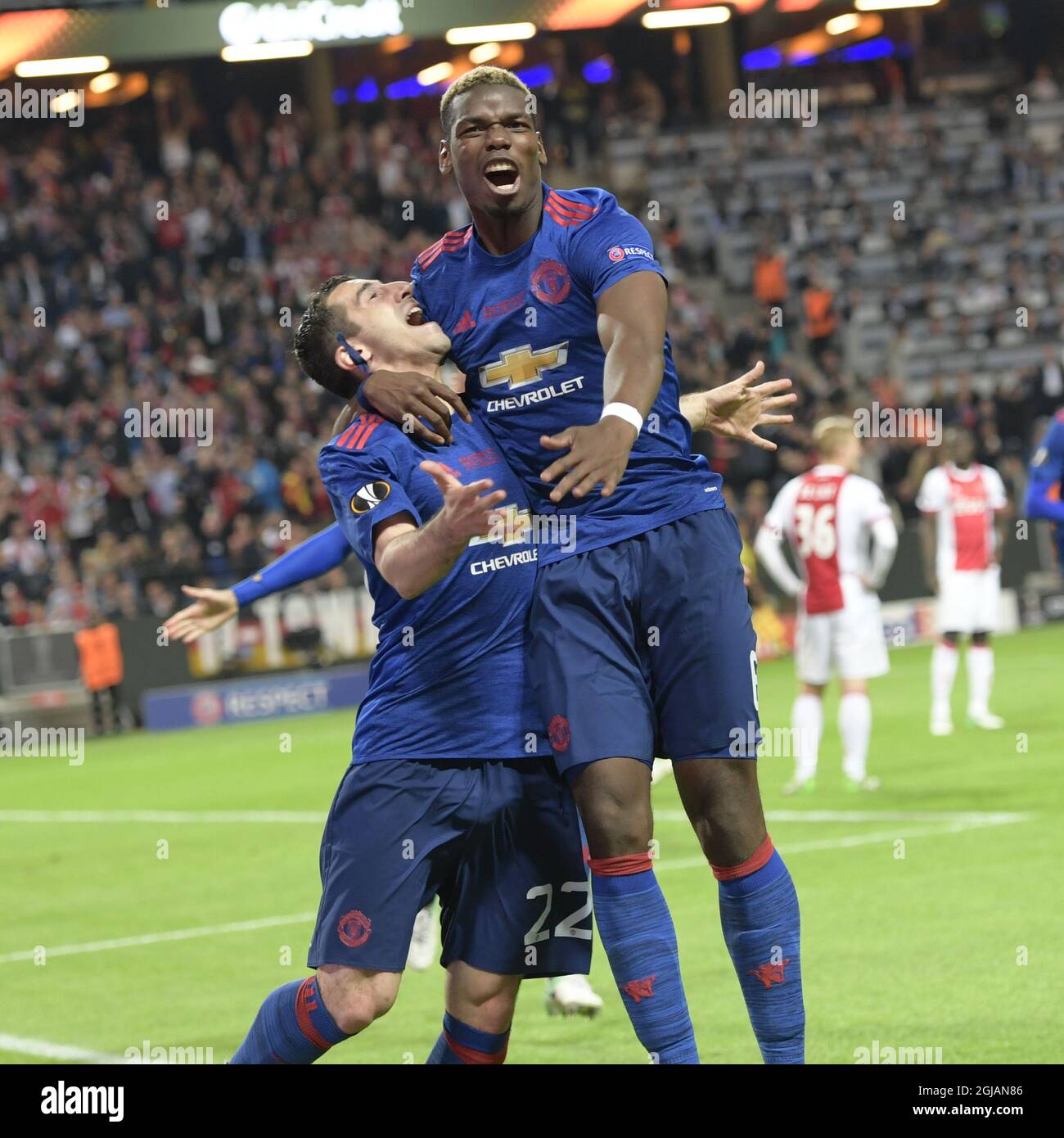 Manchester United manager Jose Mourinho, Henrikh Mkhitaryan and the bench  celebrate victory at full time of the UEFA Europa League Final at the  Friends Arena in Stockholm, Sweden Stock Photo - Alamy