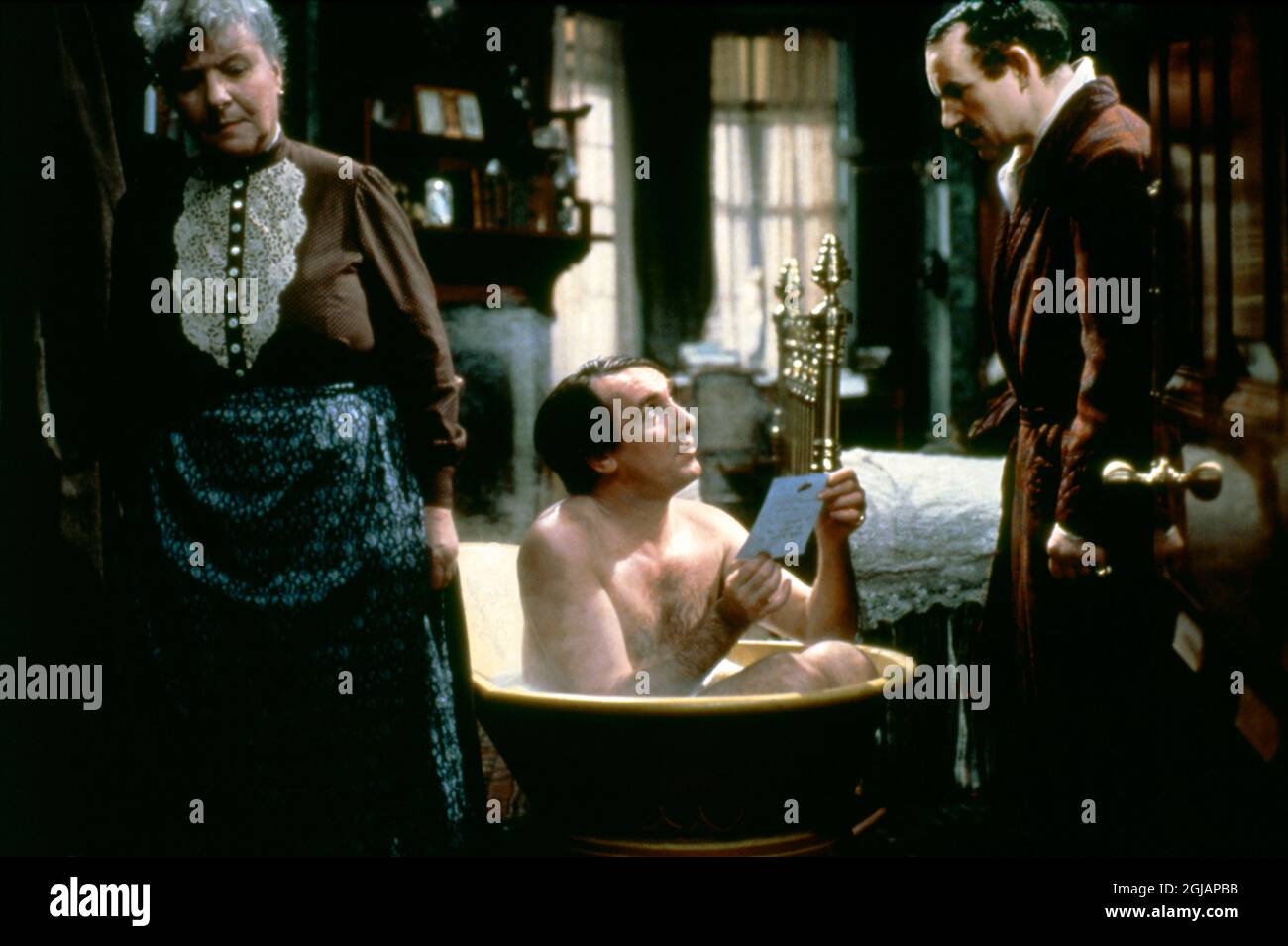 4056920 Robert Stephens And Colin Blakely; (add.info.: The Private Life Of Sherlock Holmes - La Vie Privée De Sherlock Holmes 1970 Directed By Billy Wilder, Robert Stephens And Colin Blakely); © United Artists; Diltz; . Stock Photo