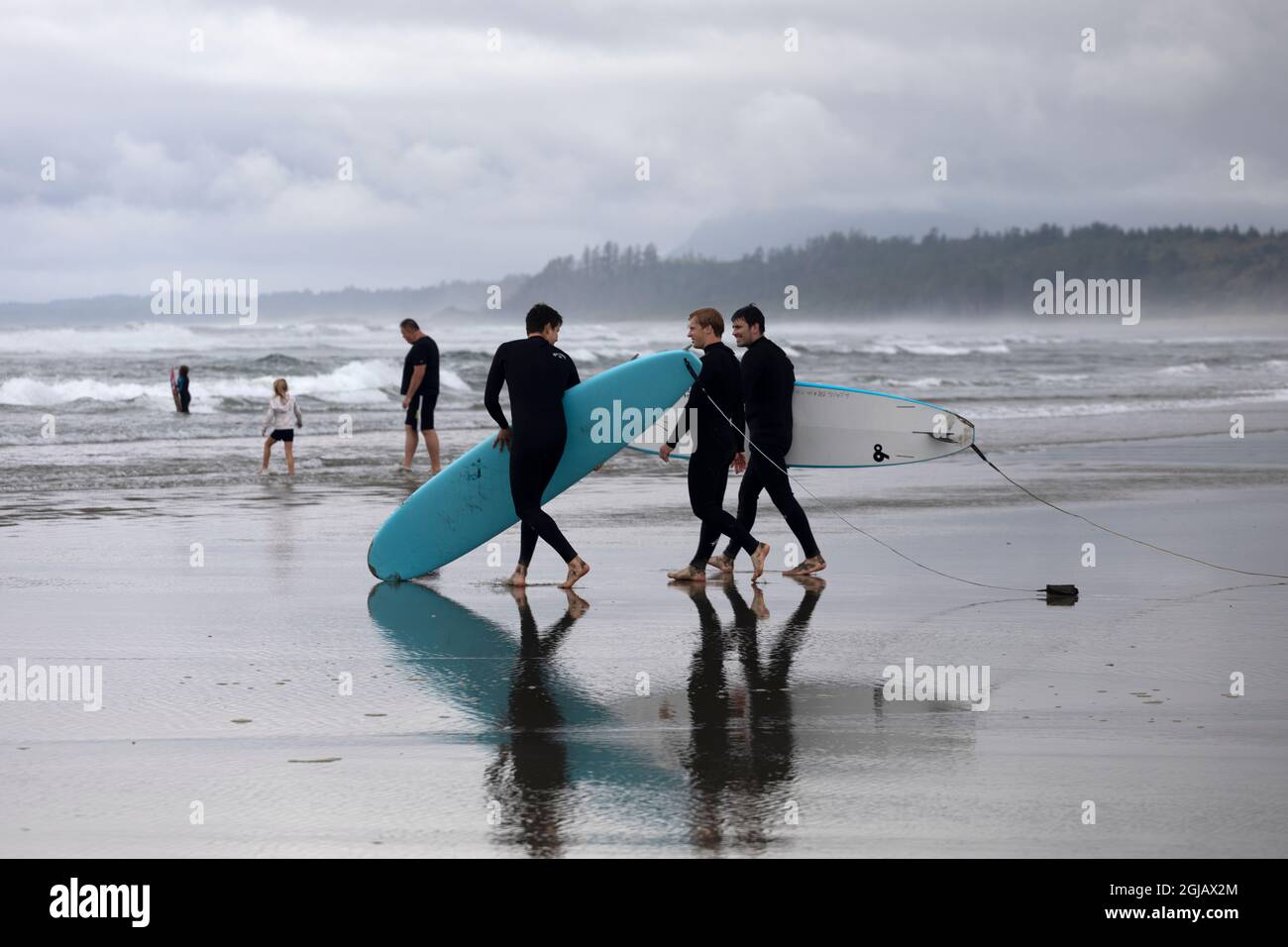 Cold water surfing hi-res stock photography and images - Alamy