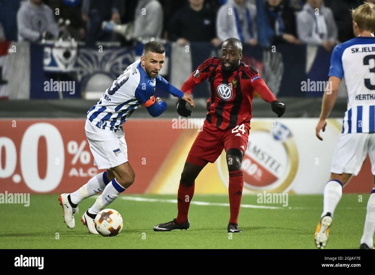Hertha's Vedad Ibisevic (L) fights for the ball with Ostersunds Ronald Mukiibi during the UEFA Europa League group J soccer match between Ostersunds FK and Hertha Berlin at Jamtkraft Arena in Ostersund, Sweden, on Sept. 28, 2017. Photo: Robert Henriksson / TT / code 11393  Stock Photo