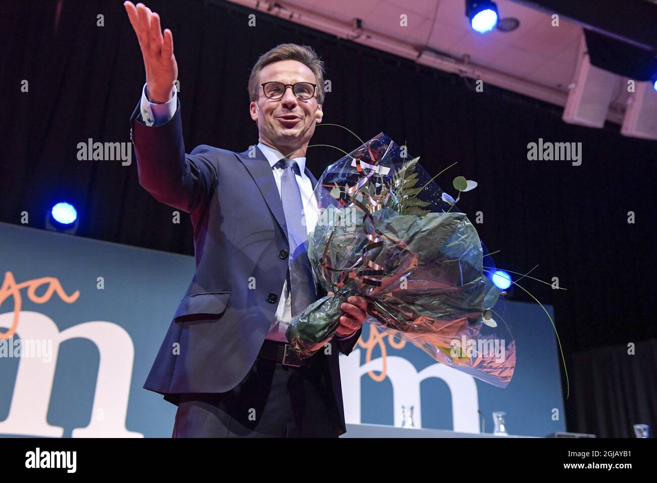 Ulf Kristersson holds flowers after beeing elected new leader of the Swedish liberal-conservative Moderate Party during a party meeting in Stockholm, Sweden, on Oct. 01, 2017. Kristersson succeeds Anna Kinberg Batra who after massive criticism in August chosed to stepped down. Photo Janerik Henriksson / TT / code 10010  Stock Photo