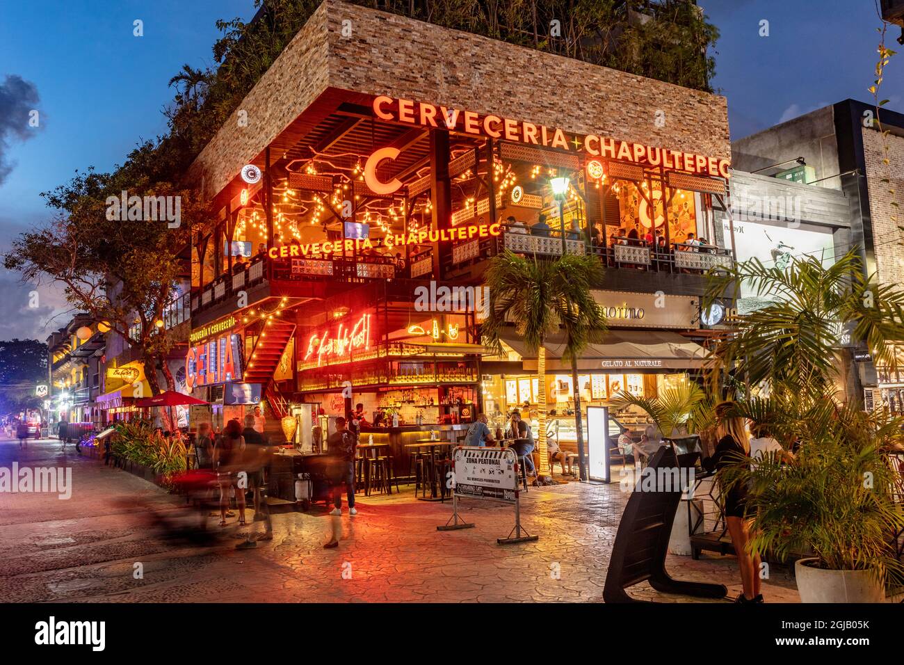 playa-del-carmen-5th-avenue-hi-res-stock-photography-and-images-alamy