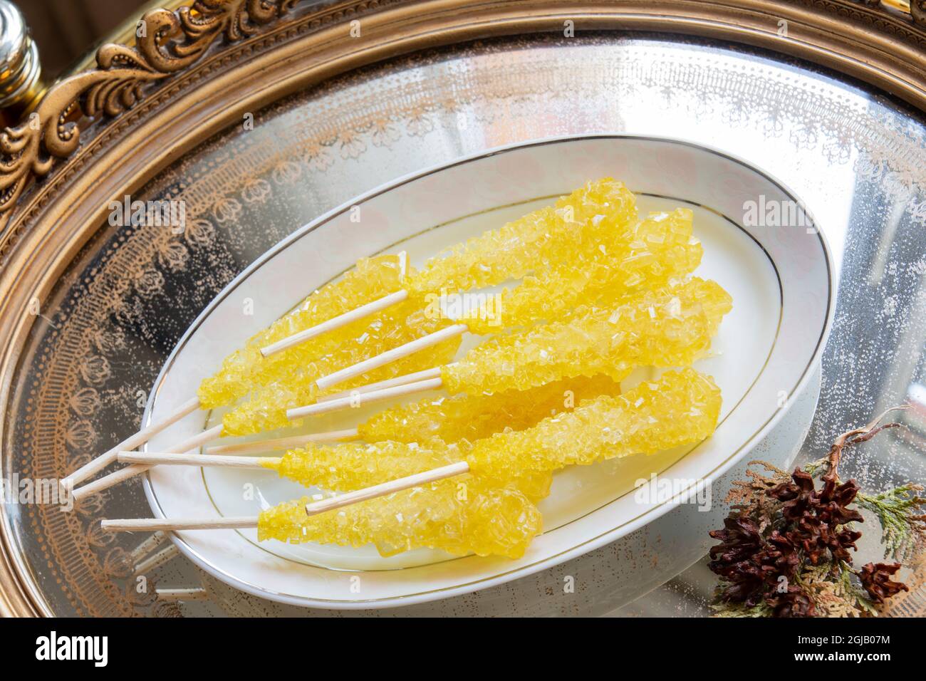 Persian sugar with saffron. Eat it as a candy bar or use it to mix it