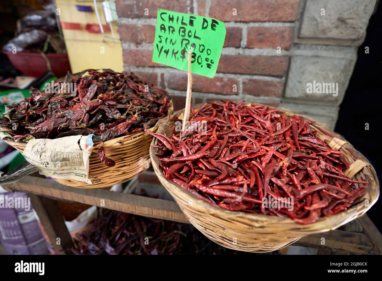 Mexico, Oaxaca. Benito Juarez Market. Several hundred stalls offer food, clothing, mezcal, handicrafts and souvenirs. Dried chilies for sale. Green si Stock Photo