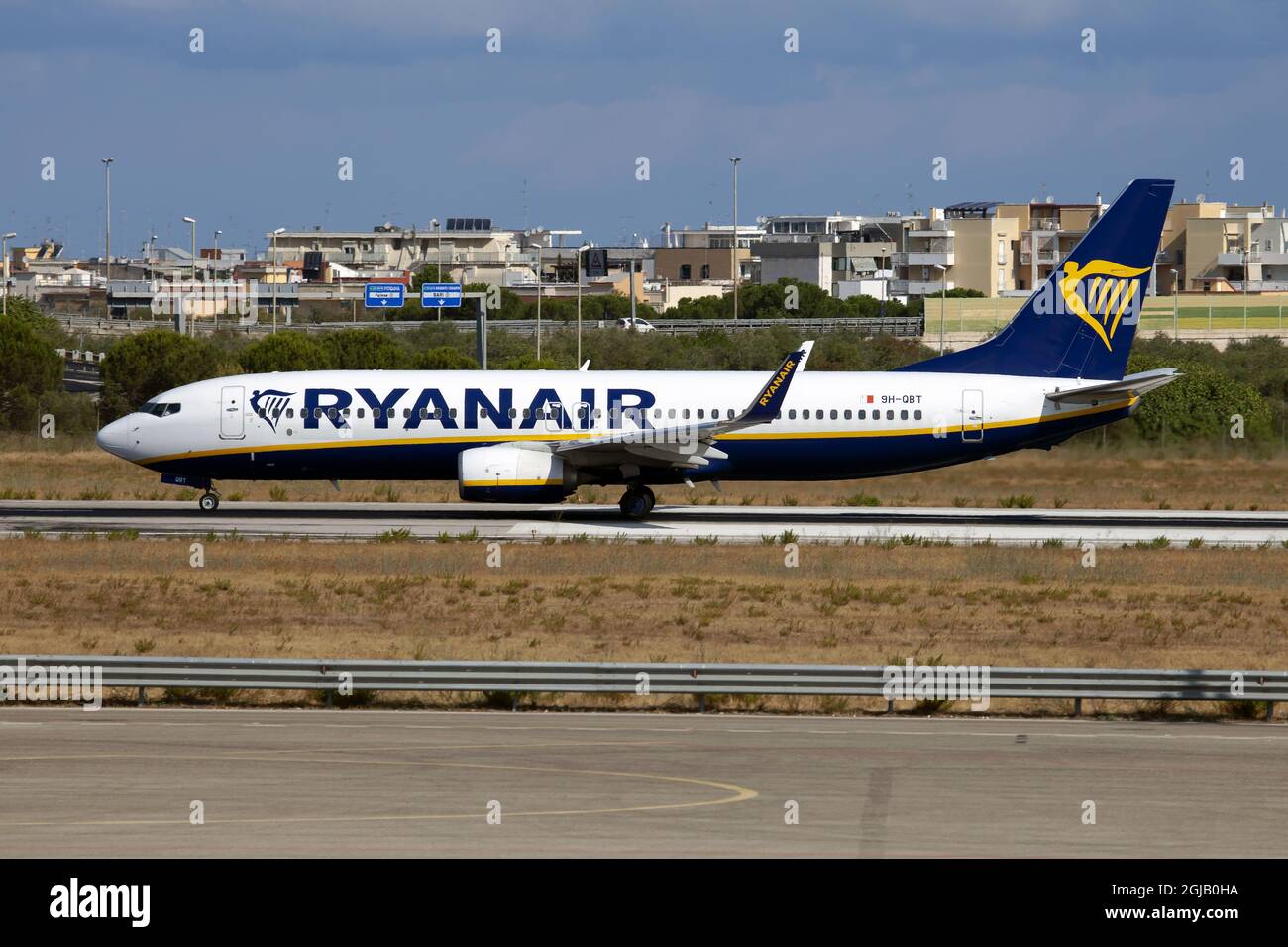 Malta air hi-res stock photography and images - Page 2 - Alamy, image size:1300x956