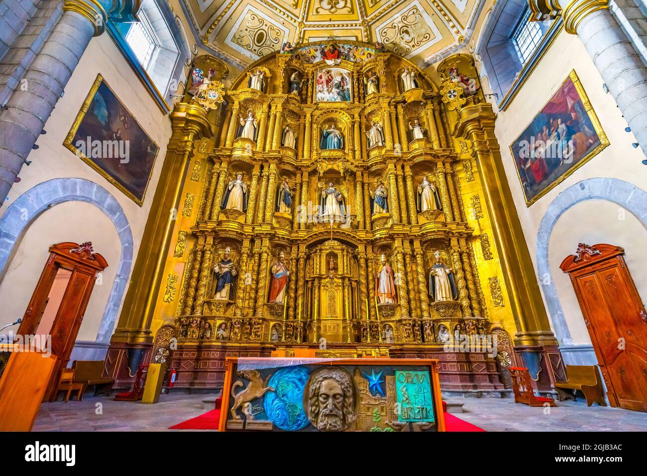 Altar, Church of Santo Domingo, Puebla, Mexico. Built in 1600's Stock Photo  - Alamy