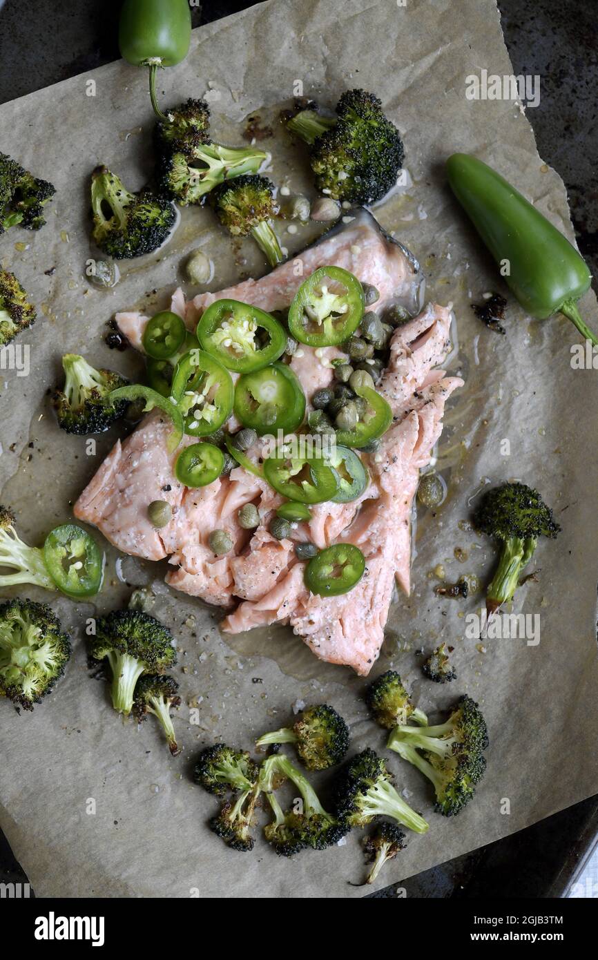 Salmon fillet with roasted broccoli and hot chilli vinegar. Foto: Janerik  Henriksson / TT / kod 10010 Stock Photo - Alamy