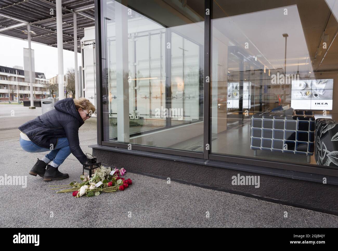 ALMHULT 20180128 A woman puts flowers on the ground outside the IKEA store in Almhult, Sweden, on Jan. 28, 2018. Ingvar Kamprad, founder of Swedish multinational furniture retailer IKEA has died at an age of 91. Photo: Ola Torkelsson / TT / kod 75777  Stock Photo