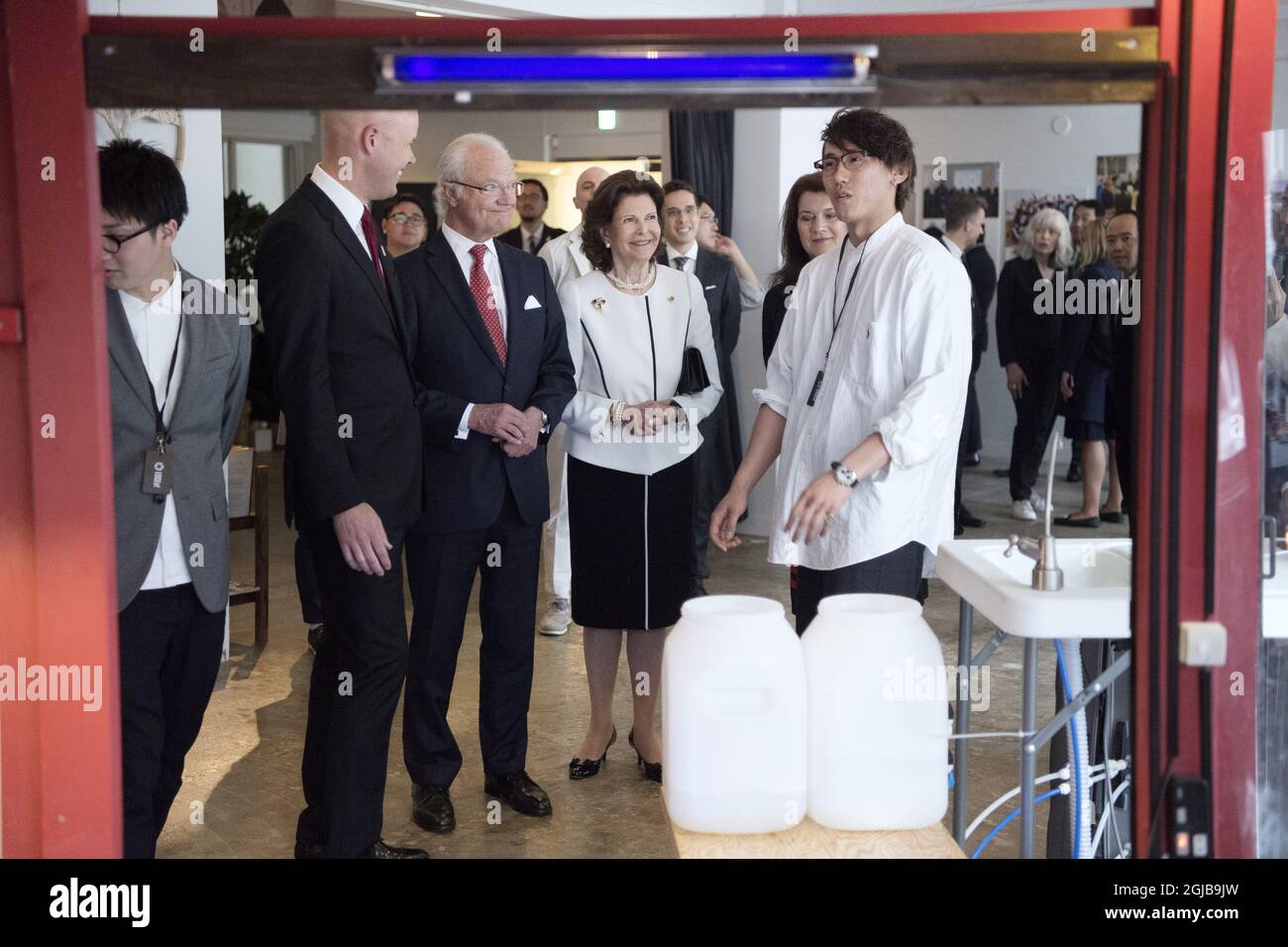 TOKYO 2018-04-23 King Carl Gustaf and Queen Silvia of Sweden visit a start-up project namned "Edge of", in Tokyo on Monday. King Carl Gustaf and Queen Silvia are on State Visit to Japan. Foto: Sven Lindwall / EXP / TT / kod 7117 *** OUT SWEDEN OUT *** Stock Photo