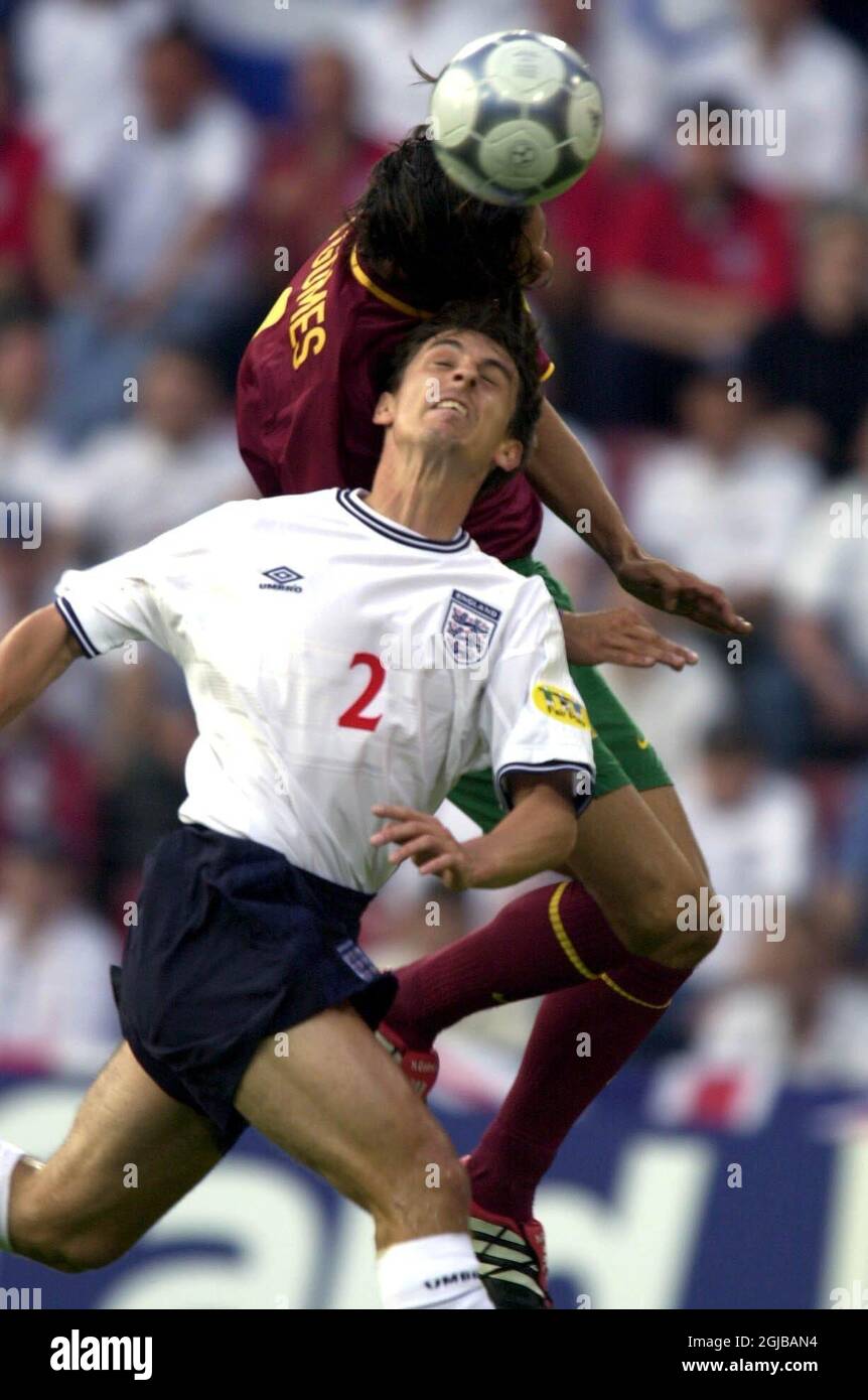 England's Gary Neville (l) and Portugal's Nuno Gomes (r) battle for the ball  Stock Photo