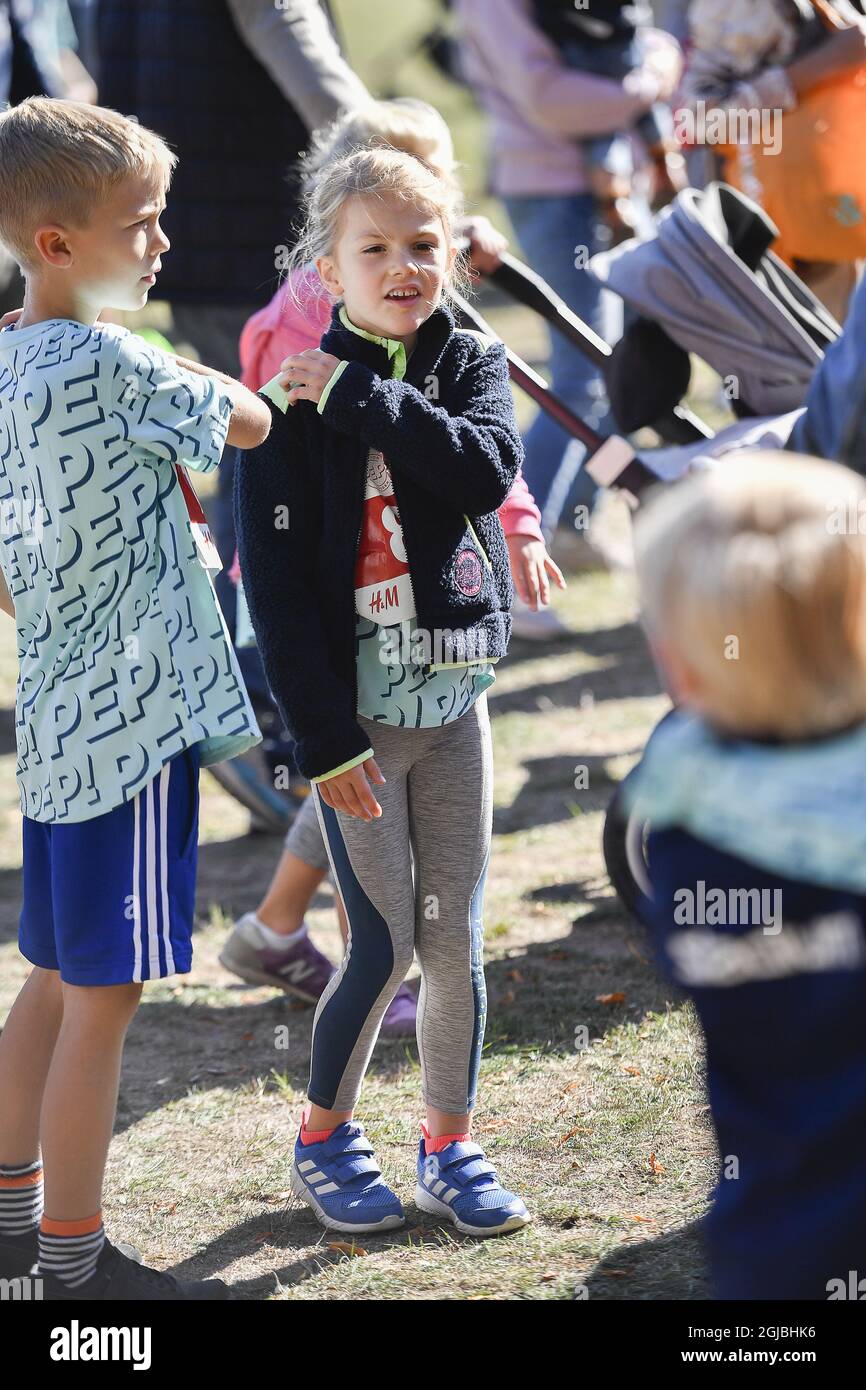 STOCKHOLM 20180916 Prinsessan Estelle springer Prins Daniel-loppet i Hagaparken. Foto: Jonas Ekstromer / TT / kod 10030  Stock Photo