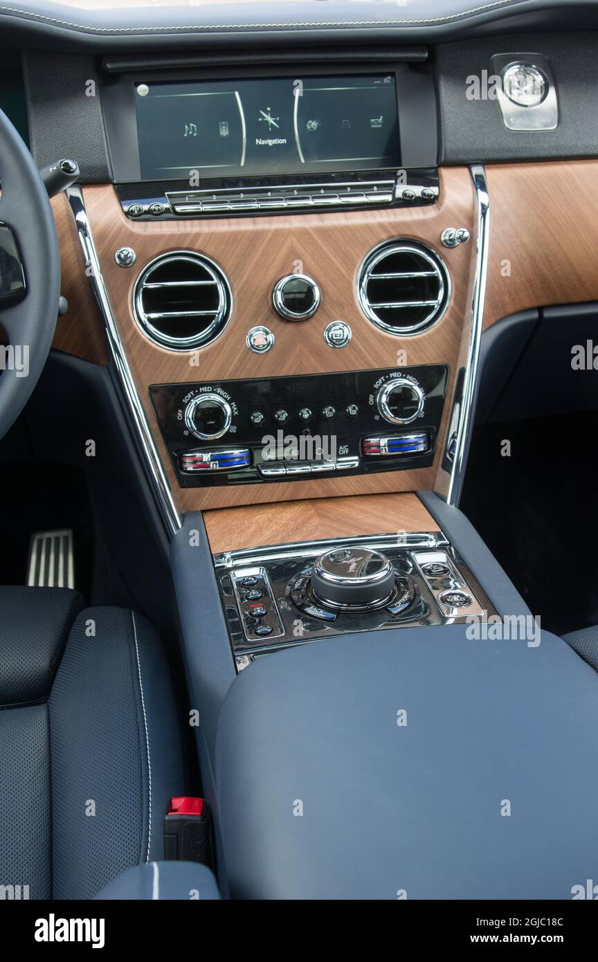 RollsRoyce Cullinan , car road, street communication, vehicle