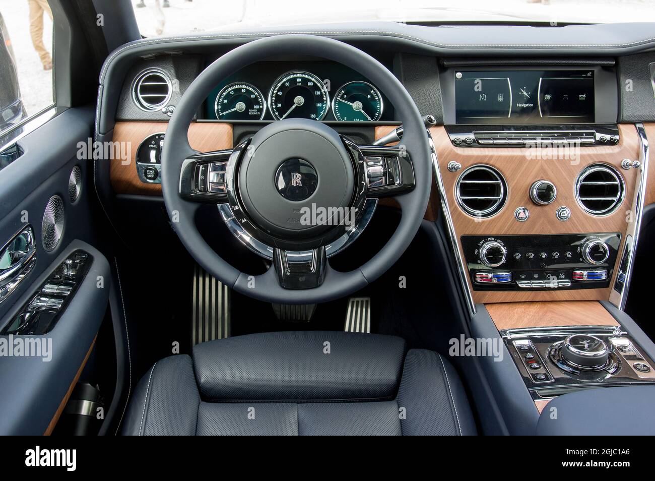 RollsRoyce Cullinan , car road, street communication, vehicle