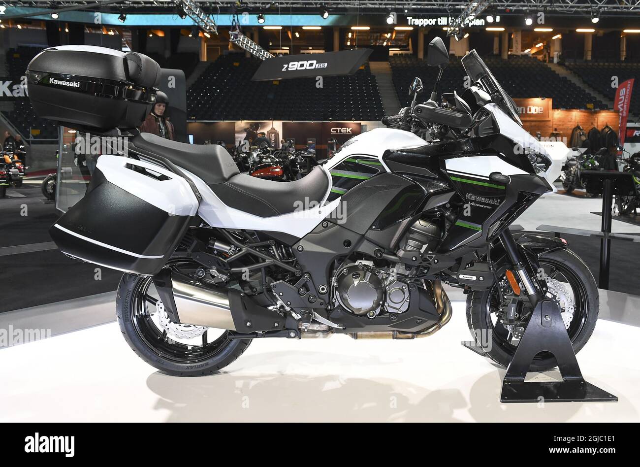Versys High Resolution Stock Photography and - Alamy