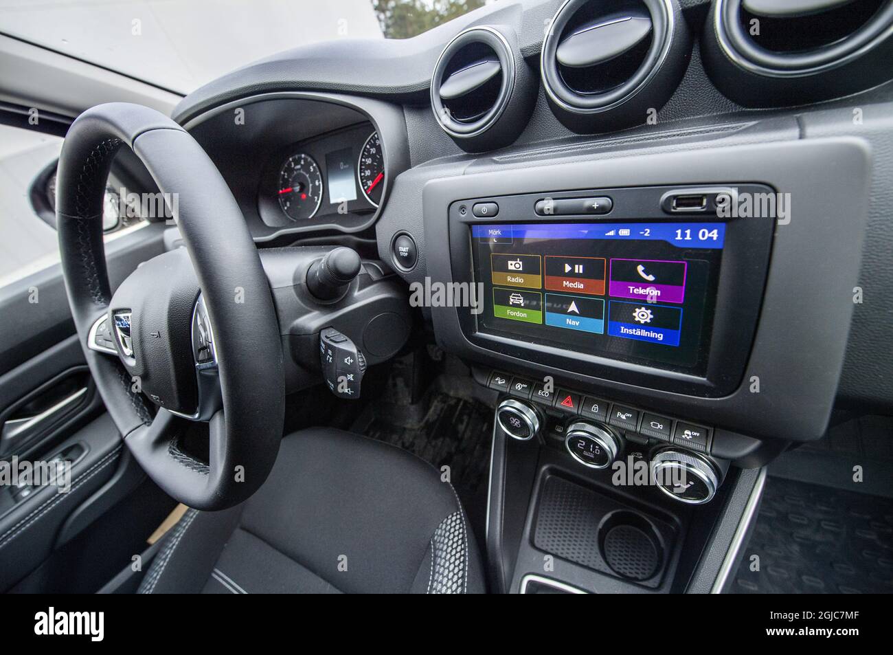 Dacia Duster 1.5 Blue dci Prestige 4x4 street road vehicle traffic