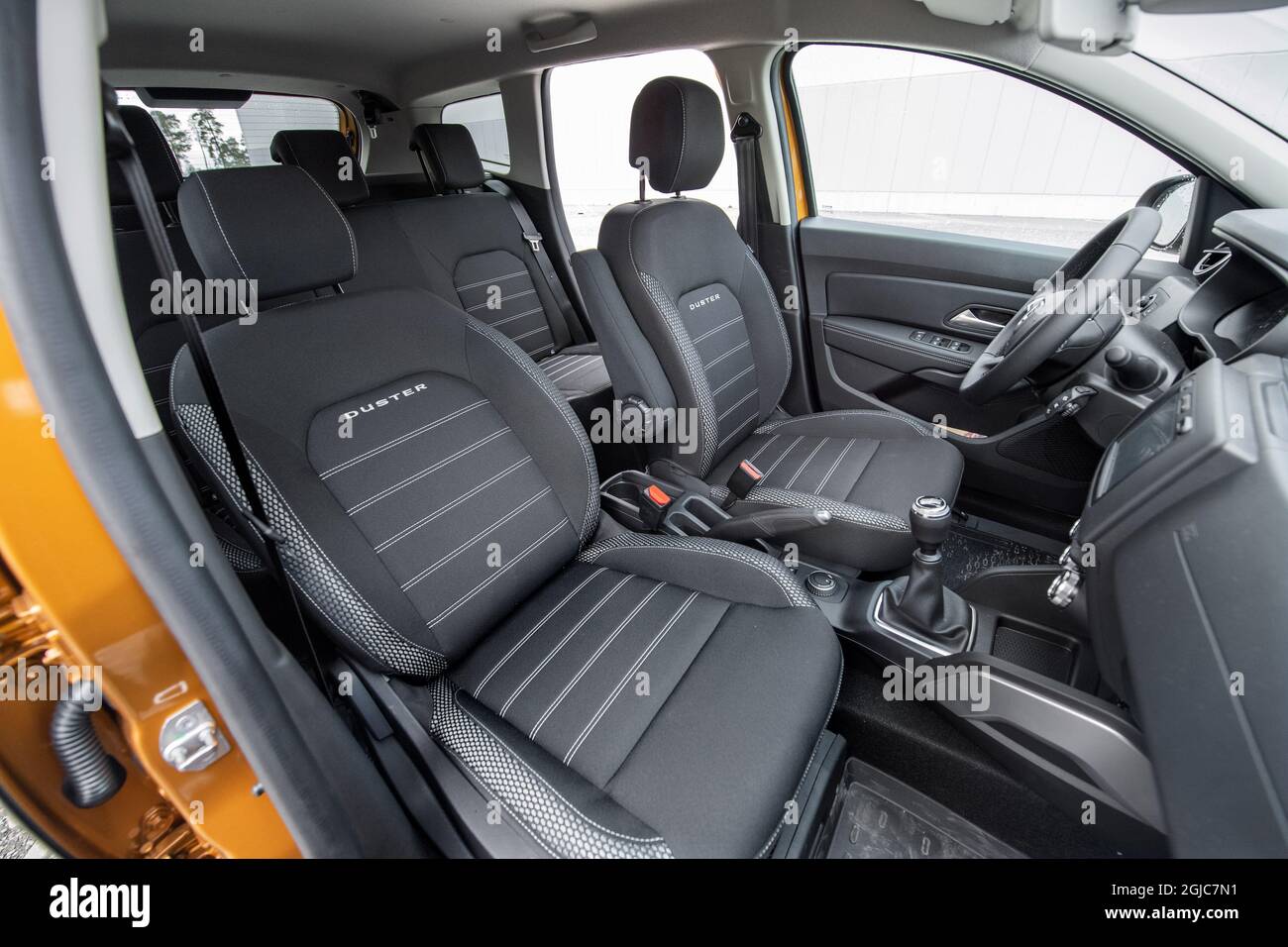 Dacia Duster 1.5 Blue dci Prestige 4x4 street road vehicle traffic