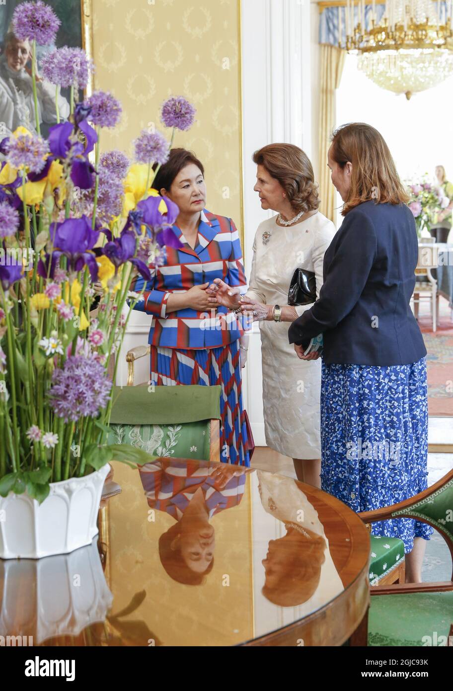 STOCKHOLM 20190615 Sweden's Queen Silvia and South Koreas First Lady Kim Jung-sook visit 'Prins Eugens Waldemarsudde' museum in Stockholm, and are shown around by Superintendent Karin SidÃ©n Sweden, on June 15, 2019. The South Korean Presidential couple is in Sweden for a two day state visit. Foto: Johan Jeppsson / TT / kod 2551 *** BETALBILD ***  Stock Photo