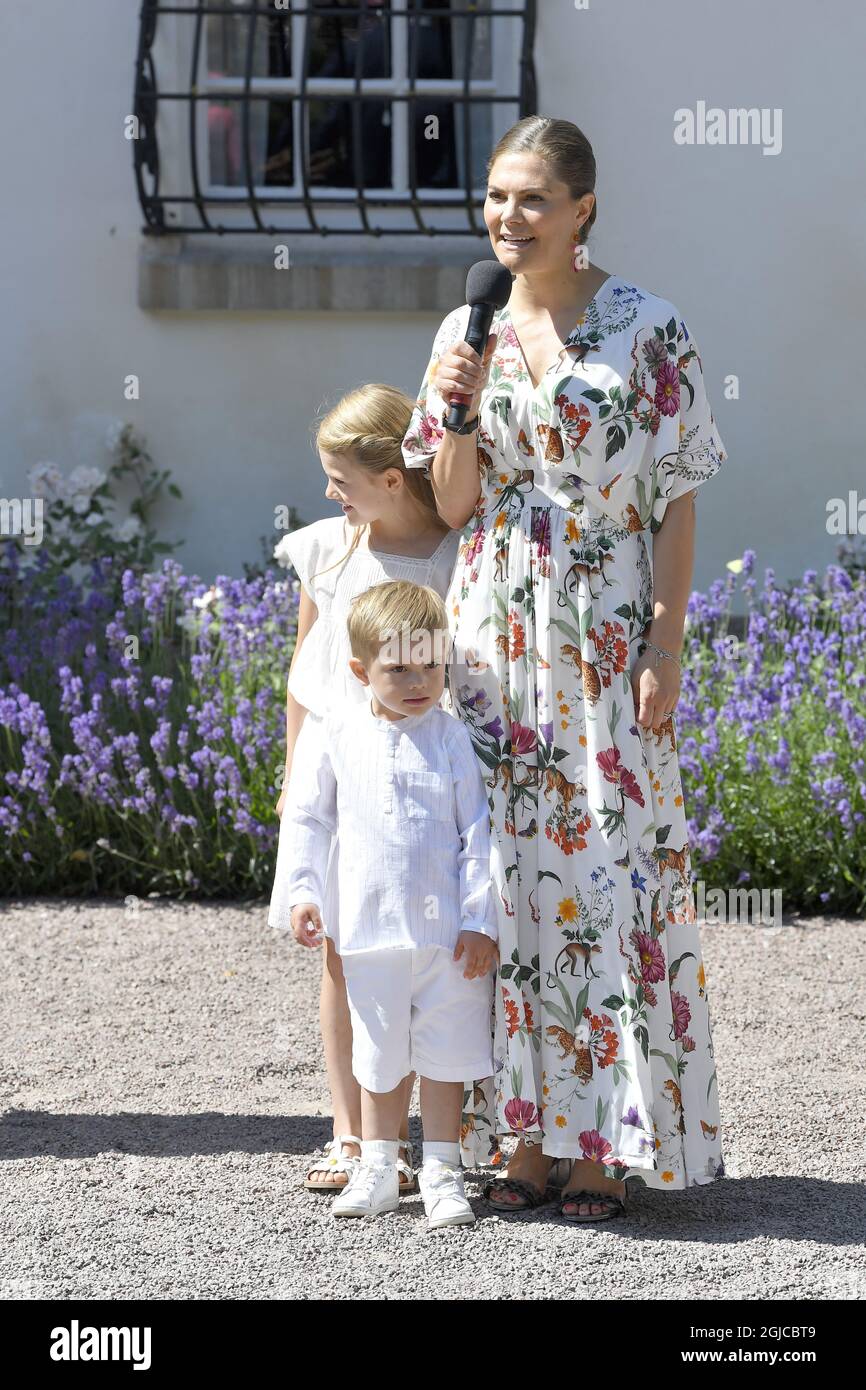 SOLLIDEN 2019-07-14 Prinsessan Estelle, prins Oscar och barnflickan nar  kronprinsessan Victoria firades traditionsenligt pa Solliden pa sondagen.  Foto: Suvad Mrkonjic / TT / kod 11408 Stock Photo - Alamy