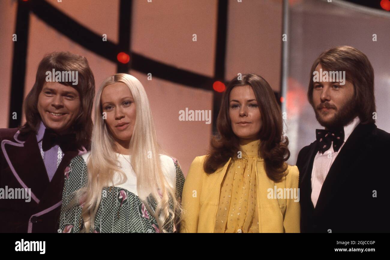 ANNI-FRID LYNGSTAD SWEDISH ABBA CO-LEAD SINGER - 8X10 PUBLICITY PHOTO  (DA858)