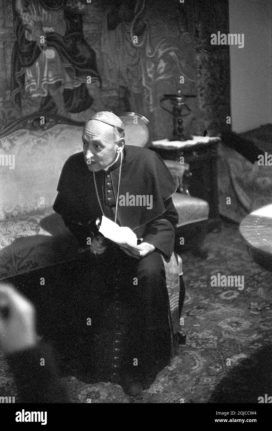 BUDAPEST 1956 Hungarian cardinal and anti communist JÃ³zsef Mindszenty, portrayed during the nationwide revolution against the Hungarian People's Republic and its Soviet-imposed policies, lasting from 23 October until 10 November 1956 Photo: Anders Engman / Bonnierarkivet / TT / kod: 3010  Stock Photo