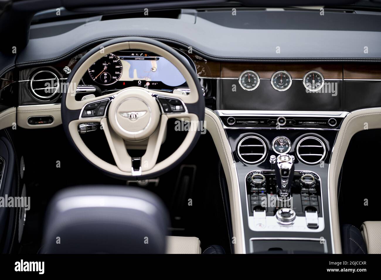 Bentley Continental GTC. 100 year anniversary street road vehicle traffic communication transport steering wheel, controls dashboard instruments Foto: Pontus Lundahl / TT / kod 10050  Stock Photo