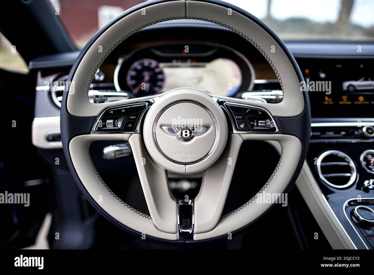 Bentley Continental GTC. 100 year anniversary street road vehicle traffic communication transport steering wheel, controls dashboard instruments Foto: Pontus Lundahl / TT / kod 10050  Stock Photo