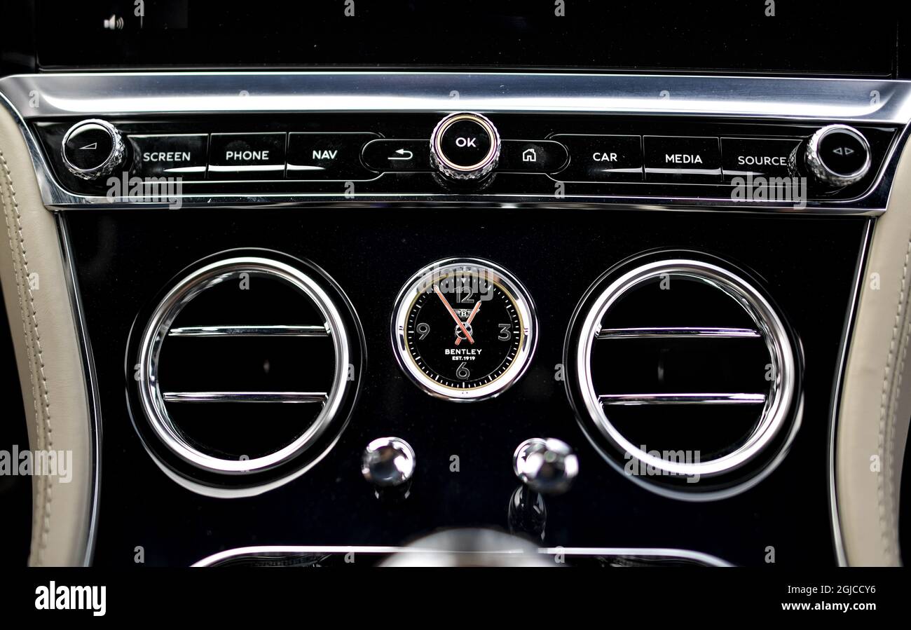 Bentley Continental GTC. 100 year anniversary street road vehicle traffic communication transport steering wheel, controls dashboard instruments Foto: Pontus Lundahl / TT / kod 10050  Stock Photo